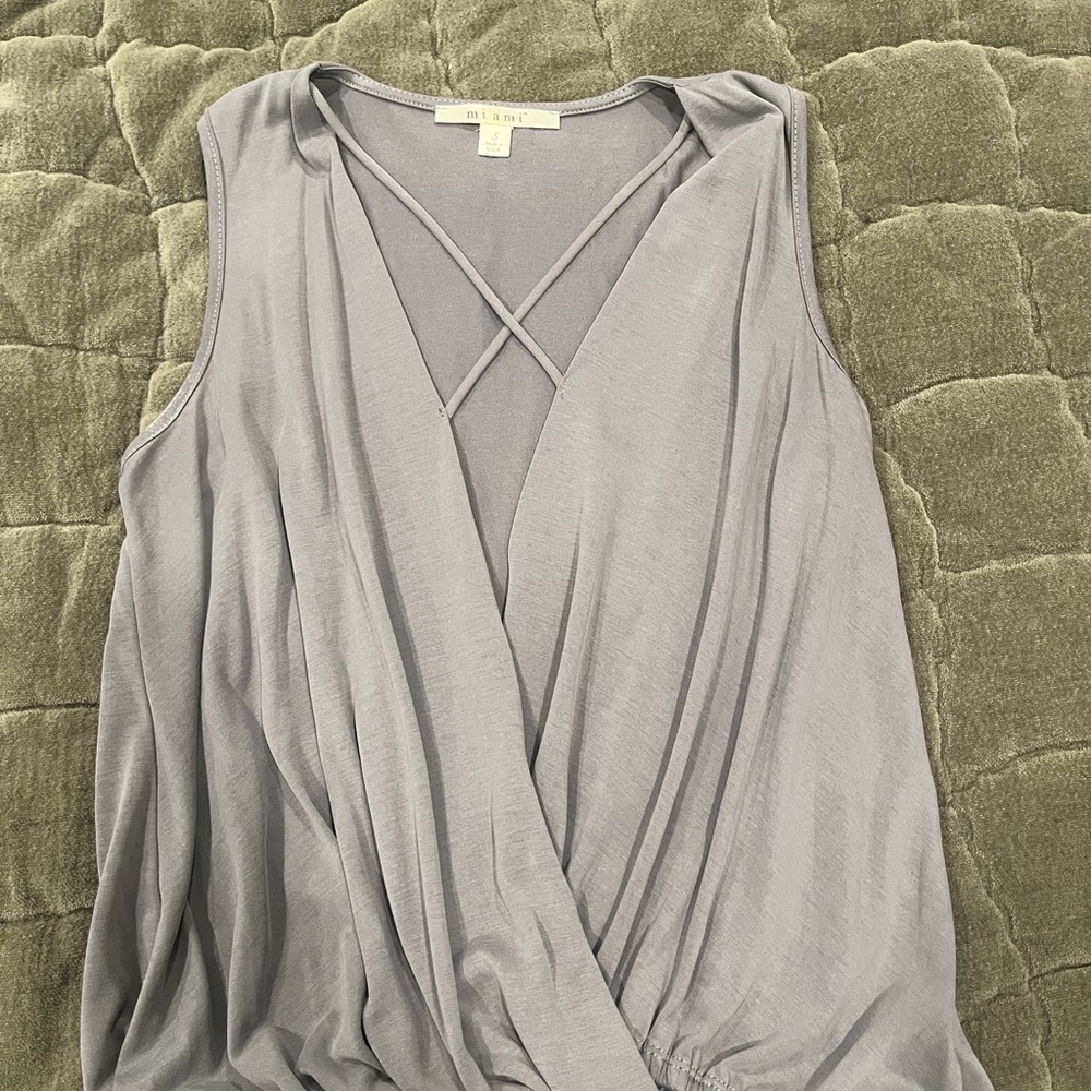 Women's Gray Sleeveless Top